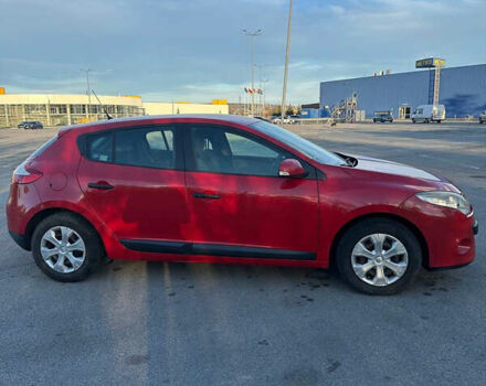 Рено Меган 2009 в Черновцах на Automoto.ua Красный Рено Меган, объемом двигателя 1.6 л и пробегом 220 тыс. км за 6500 $, фото 2 на Automoto.ua