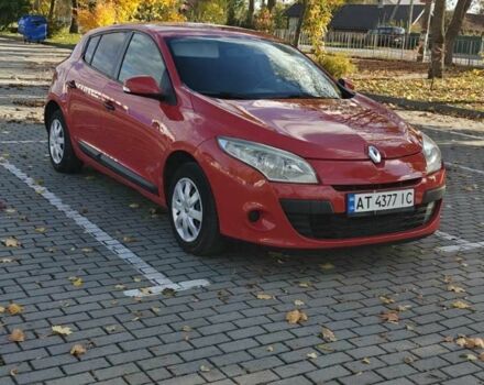 Красный Рено Меган, объемом двигателя 1.6 л и пробегом 253 тыс. км за 6000 $, фото 3 на Automoto.ua