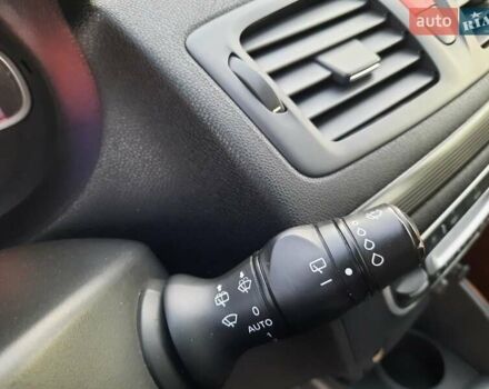 Рено Меган 2009 в Полтаве на Automoto.ua Красный Рено Меган, объемом двигателя 1.6 л и пробегом 178 тыс. км за 7300 $, фото 35 на Automoto.ua