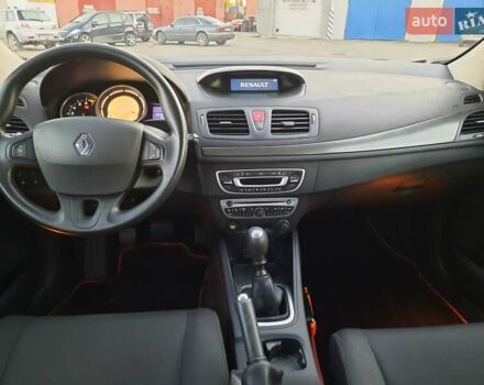 Рено Меган 2009 в Полтаве на Automoto.ua Красный Рено Меган, объемом двигателя 1.6 л и пробегом 178 тыс. км за 7300 $, фото 60 на Automoto.ua