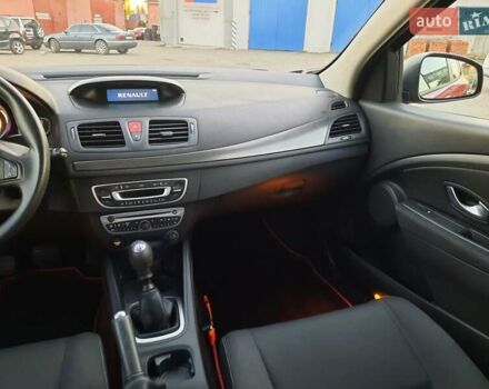 Рено Меган 2009 в Полтаве на Automoto.ua Красный Рено Меган, объемом двигателя 1.6 л и пробегом 178 тыс. км за 7300 $, фото 64 на Automoto.ua