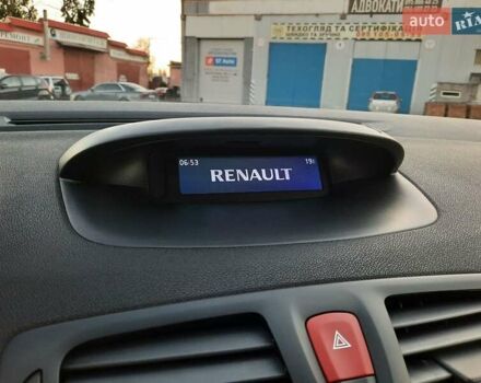 Рено Меган 2009 в Полтаве на Automoto.ua Красный Рено Меган, объемом двигателя 1.6 л и пробегом 178 тыс. км за 7300 $, фото 54 на Automoto.ua