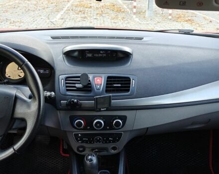 Красный Рено Меган, объемом двигателя 1.6 л и пробегом 253 тыс. км за 6000 $, фото 6 на Automoto.ua