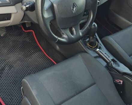 Красный Рено Меган, объемом двигателя 1.6 л и пробегом 253 тыс. км за 6000 $, фото 4 на Automoto.ua