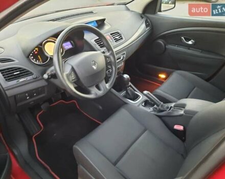 Рено Меган 2009 в Полтаве на Automoto.ua Красный Рено Меган, объемом двигателя 1.6 л и пробегом 178 тыс. км за 7300 $, фото 65 на Automoto.ua