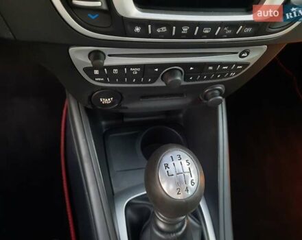 Рено Меган 2009 в Полтаве на Automoto.ua Красный Рено Меган, объемом двигателя 1.6 л и пробегом 178 тыс. км за 7300 $, фото 46 на Automoto.ua