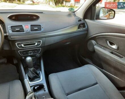 Червоний Рено Меган, об'ємом двигуна 1.6 л та пробігом 223 тис. км за 7500 $, фото 46 на Automoto.ua