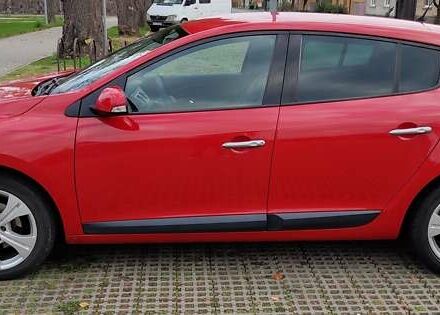 Рено Меган 2010 в Ужгороде на Automoto.ua Красный Рено Меган, объемом двигателя 1.4 л и пробегом 146 тыс. км за 6300 $, фото 4 на Automoto.ua