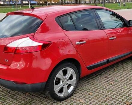 Рено Меган 2010 в Ужгороде на Automoto.ua Красный Рено Меган, объемом двигателя 1.4 л и пробегом 146 тыс. км за 6300 $, фото 2 на Automoto.ua