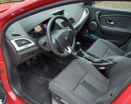 Красный Рено Меган, объемом двигателя 1.4 л и пробегом 195 тыс. км за 5000 $, фото 17 на Automoto.ua