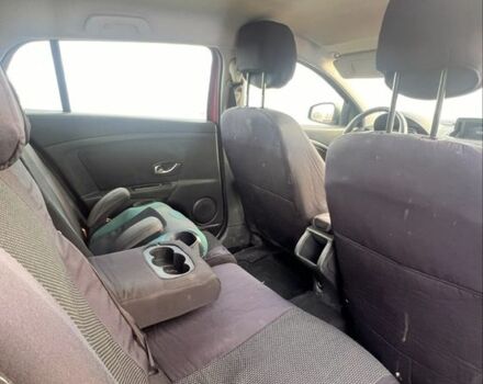 Красный Рено Меган, объемом двигателя 1.5 л и пробегом 300 тыс. км за 5300 $, фото 4 на Automoto.ua