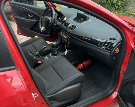 Красный Рено Меган, объемом двигателя 1.5 л и пробегом 231 тыс. км за 6200 $, фото 15 на Automoto.ua