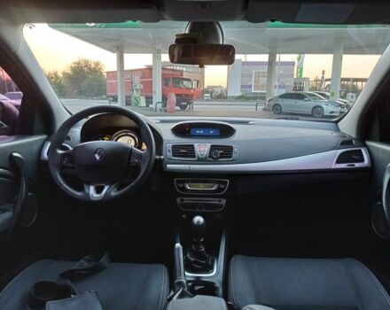 Красный Рено Меган, объемом двигателя 1.5 л и пробегом 350 тыс. км за 5500 $, фото 5 на Automoto.ua