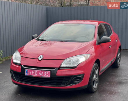 Красный Рено Меган, объемом двигателя 1.6 л и пробегом 188 тыс. км за 6999 $, фото 2 на Automoto.ua