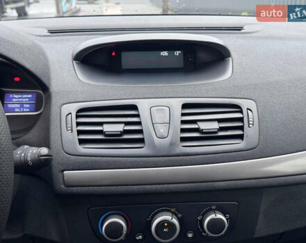 Красный Рено Меган, объемом двигателя 1.6 л и пробегом 188 тыс. км за 6999 $, фото 19 на Automoto.ua