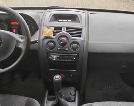 Рено Меган 2005 в Красилове на Automoto.ua Красный Рено Меган, объемом двигателя 1.4 л и пробегом 166 тыс. км за 3300 $, фото 8 на Automoto.ua