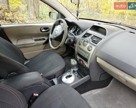 Красный Рено Меган, объемом двигателя 1.6 л и пробегом 286 тыс. км за 4000 $, фото 3 на Automoto.ua