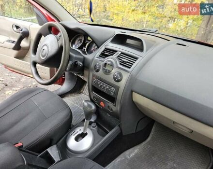 Красный Рено Меган, объемом двигателя 1.6 л и пробегом 286 тыс. км за 4000 $, фото 8 на Automoto.ua