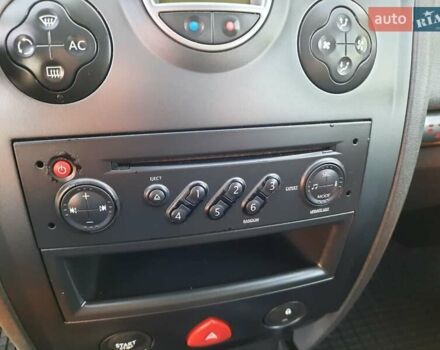 Красный Рено Меган, объемом двигателя 1.6 л и пробегом 167 тыс. км за 5900 $, фото 47 на Automoto.ua