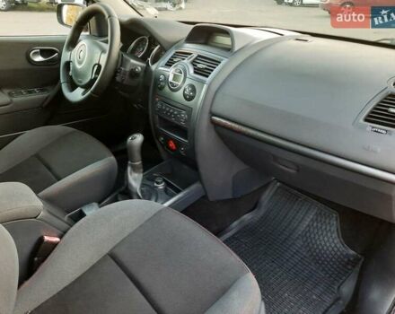 Красный Рено Меган, объемом двигателя 1.6 л и пробегом 167 тыс. км за 5900 $, фото 102 на Automoto.ua