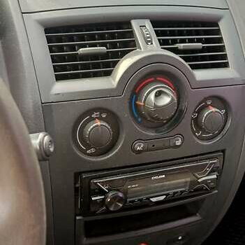 Червоний Рено Меган, об'ємом двигуна 1.39 л та пробігом 238 тис. км за 3500 $, фото 1 на Automoto.ua