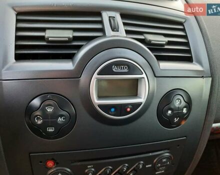 Красный Рено Меган, объемом двигателя 1.6 л и пробегом 167 тыс. км за 5900 $, фото 48 на Automoto.ua