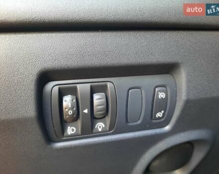 Красный Рено Меган, объемом двигателя 1.6 л и пробегом 167 тыс. км за 5900 $, фото 40 на Automoto.ua