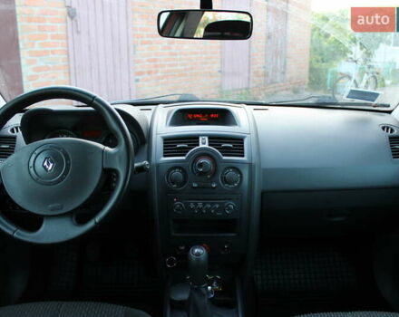 Красный Рено Меган, объемом двигателя 1.6 л и пробегом 254 тыс. км за 5200 $, фото 14 на Automoto.ua