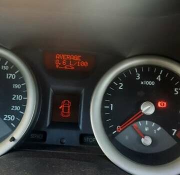 Рено Меган 2004 в Первомайск на Automoto.ua Красный Рено Меган, объемом двигателя 1.6 л и пробегом 257 тыс. км за 4750 $, фото 1 на Automoto.ua