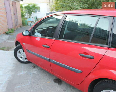 Красный Рено Меган, объемом двигателя 1.6 л и пробегом 254 тыс. км за 5200 $, фото 4 на Automoto.ua