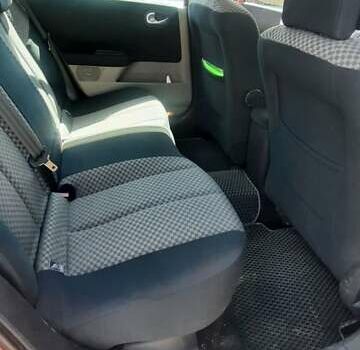 Рено Меган 2004 в Первомайск на Automoto.ua Красный Рено Меган, объемом двигателя 1.6 л и пробегом 257 тыс. км за 4750 $, фото 17 на Automoto.ua