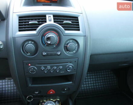 Красный Рено Меган, объемом двигателя 1.6 л и пробегом 254 тыс. км за 5200 $, фото 11 на Automoto.ua