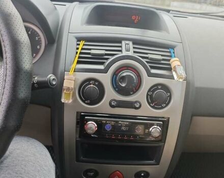 Красный Рено Меган, объемом двигателя 1.6 л и пробегом 282 тыс. км за 4600 $, фото 8 на Automoto.ua