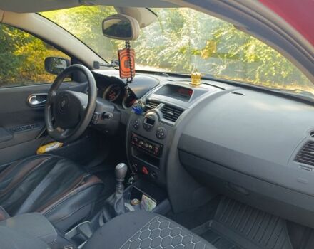 Рено Меган 2004 у Кропивницькому (Кіровограді) на Automoto.ua Червоний Рено Меган, об'ємом двигуна 2 л та пробігом 280 тис. км за 5600 $, фото 9 на Automoto.ua