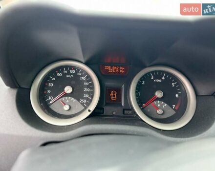 Красный Рено Меган, объемом двигателя 1.6 л и пробегом 237 тыс. км за 4500 $, фото 10 на Automoto.ua