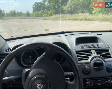 Красный Рено Меган, объемом двигателя 1.6 л и пробегом 180 тыс. км за 4800 $, фото 11 на Automoto.ua