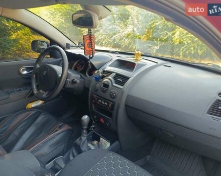 Рено Меган 2004 в Кропивницком (Кировограде) на Automoto.ua Красный Рено Меган, объемом двигателя 2 л и пробегом 280 тыс. км за 5600 $, фото 8 на Automoto.ua