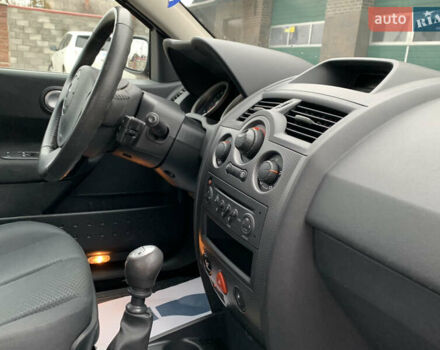 Рено Меган 2005 в Луцке на Automoto.ua Красный Рено Меган, объемом двигателя 2 л и пробегом 83 тыс. км за 4999 $, фото 78 на Automoto.ua