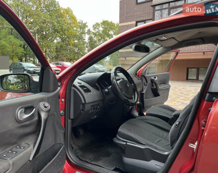 Красный Рено Меган, объемом двигателя 1.6 л и пробегом 215 тыс. км за 4000 $, фото 20 на Automoto.ua