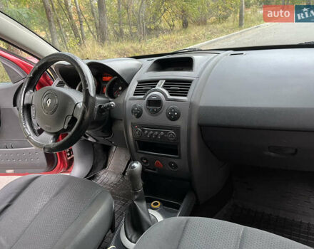Рено Меган 2005 в Чернигове на Automoto.ua Красный Рено Меган, объемом двигателя 1.6 л и пробегом 215 тыс. км за 4200 $, фото 24 на Automoto.ua