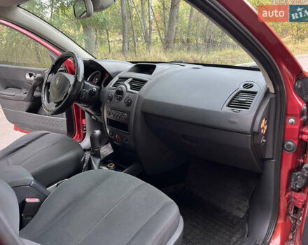 Рено Меган 2005 в Чернигове на Automoto.ua Красный Рено Меган, объемом двигателя 1.6 л и пробегом 215 тыс. км за 4200 $, фото 23 на Automoto.ua