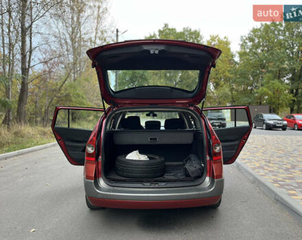 Рено Меган 2005 в Чернигове на Automoto.ua Красный Рено Меган, объемом двигателя 1.6 л и пробегом 215 тыс. км за 4200 $, фото 13 на Automoto.ua