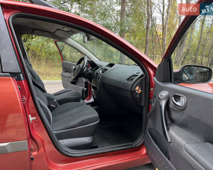 Красный Рено Меган, объемом двигателя 1.6 л и пробегом 215 тыс. км за 4000 $, фото 22 на Automoto.ua