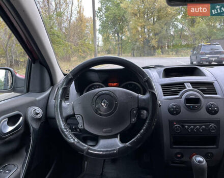 Рено Меган 2005 в Чернигове на Automoto.ua Красный Рено Меган, объемом двигателя 1.6 л и пробегом 215 тыс. км за 4200 $, фото 28 на Automoto.ua