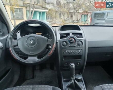 Красный Рено Меган, объемом двигателя 1.6 л и пробегом 173 тыс. км за 5400 $, фото 12 на Automoto.ua