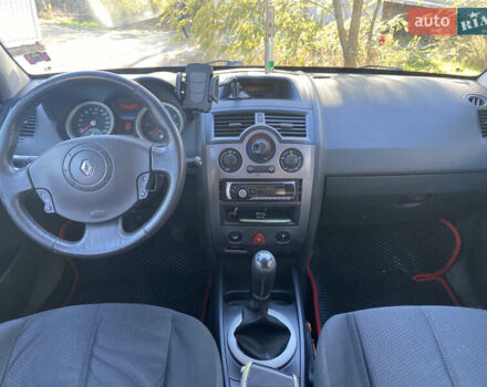 Рено Меган 2005 в Одессе на Automoto.ua Красный Рено Меган, объемом двигателя 1.6 л и пробегом 304 тыс. км за 3999 $, фото 4 на Automoto.ua