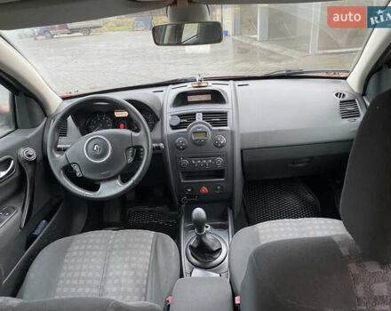 Красный Рено Меган, объемом двигателя 1.6 л и пробегом 209 тыс. км за 4500 $, фото 8 на Automoto.ua