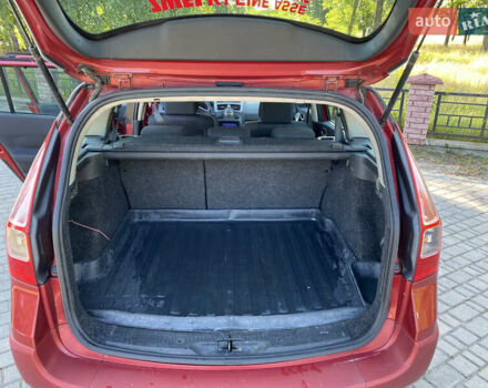 Рено Меган 2006 в Владимирце на Automoto.ua Красный Рено Меган, объемом двигателя 1.6 л и пробегом 281 тыс. км за 4500 $, фото 13 на Automoto.ua