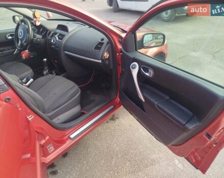 Рено Меган 2006 в Броварах на Automoto.ua Красный Рено Меган, объемом двигателя 1.6 л и пробегом 201 тыс. км за 5300 $, фото 8 на Automoto.ua