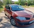 Красный Рено Меган, объемом двигателя 1.6 л и пробегом 261 тыс. км за 5000 $, фото 1 на Automoto.ua